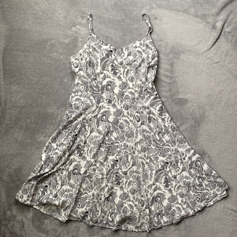 Old Navy Fit and Flare Dress Black and White Floral - M - GENTLY USED